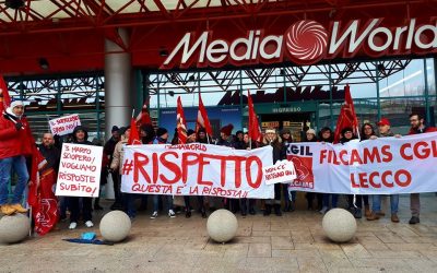 Mediaworld, sciopero fuori dal punto vendita di Lecco. “Chiediamo rispetto”
